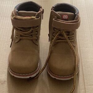 Ecko Unlimited Tan Boots Rugged Nubuck Design